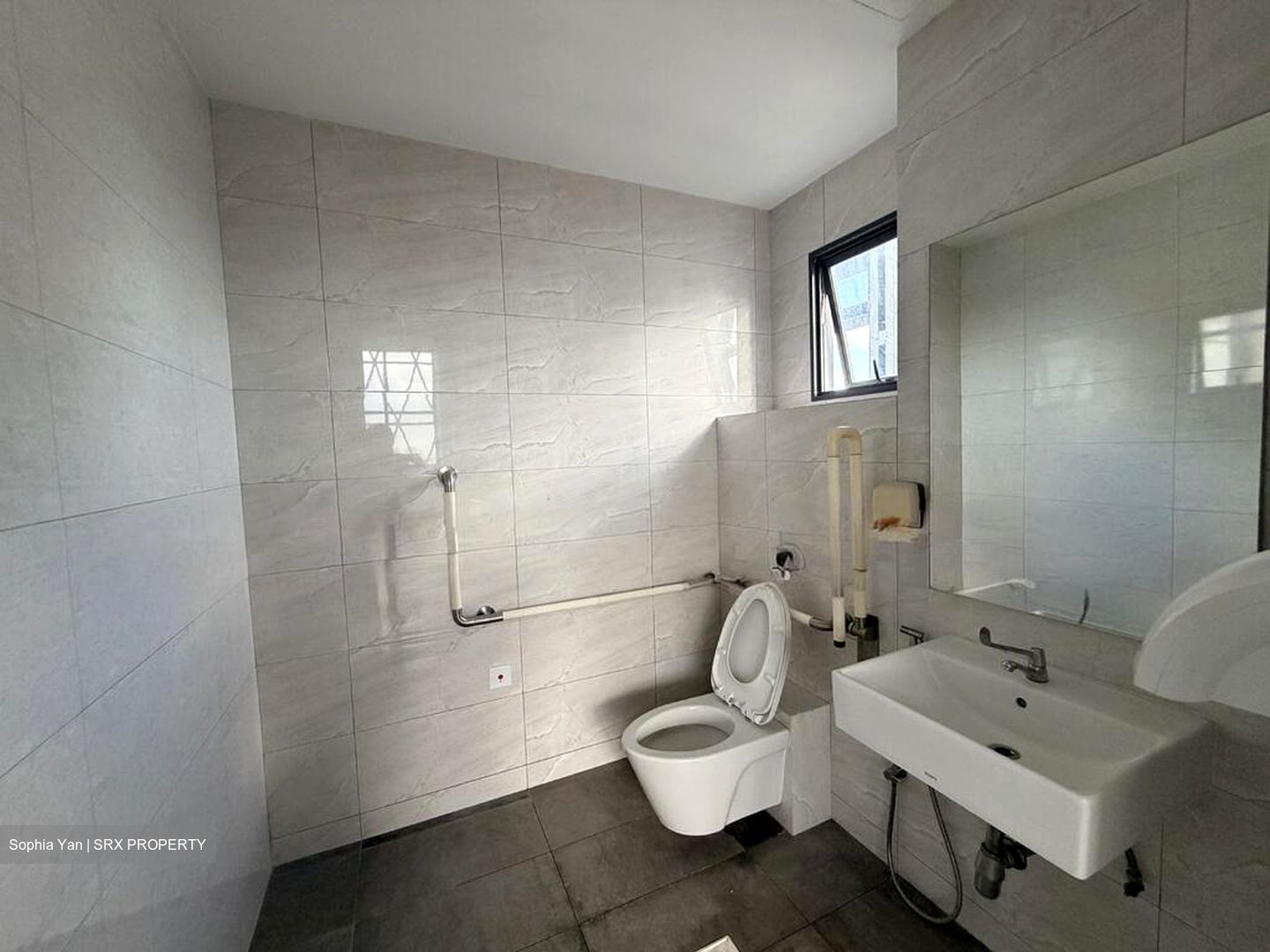 Ct Hub 2 (D12), Office #517601561